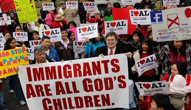 Turcia, avertisment dur! EUROPA SĂ SE AȘTEPTE LA ASTA - immigrationsignsonlineathens1301-1436526227.jpg