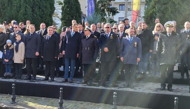 GALERIE FOTO Peste 1000 de constănțeni prezenți la parada militară de Ziua României - imn-chitac-1701422209.jpg