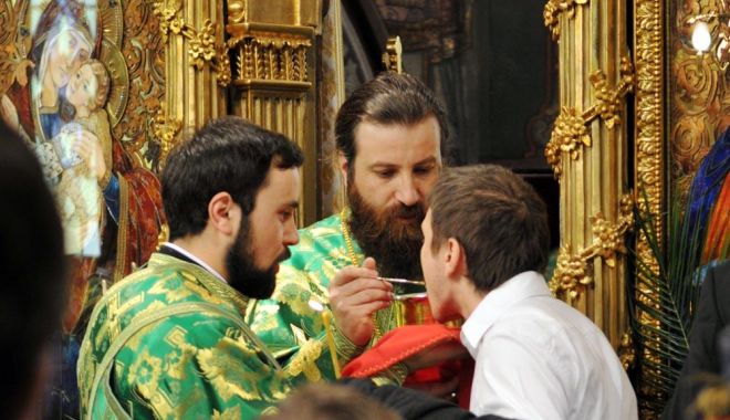 Vor mai primi credincioșii împărtășania în biserici? - impartasanie-1589392392.jpg