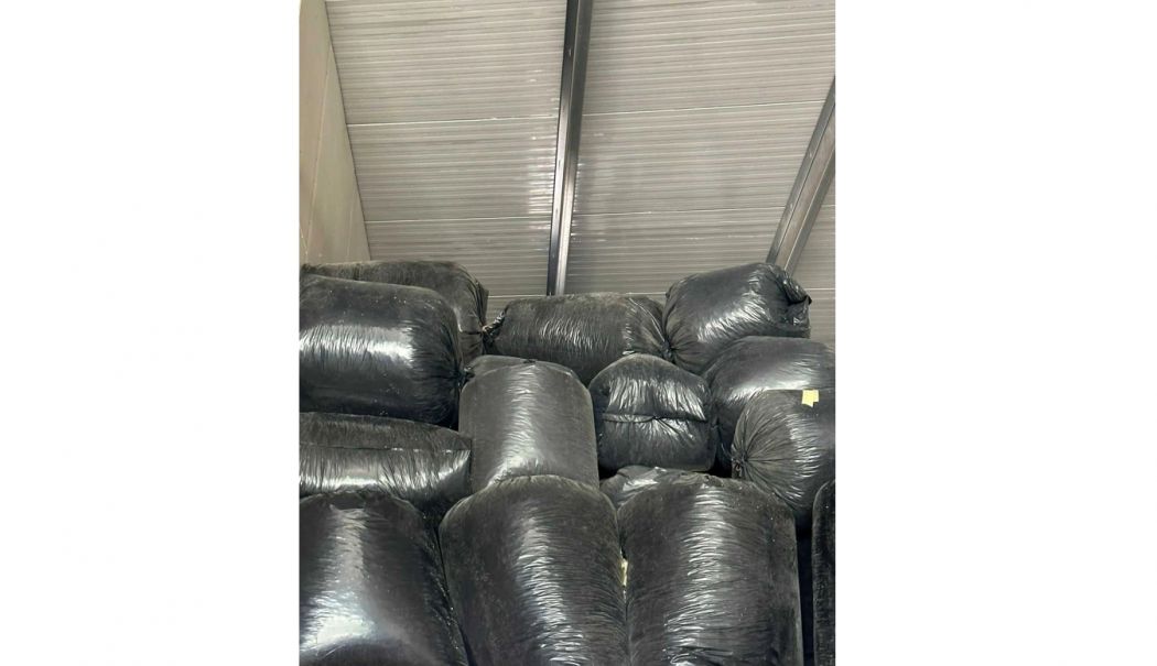 Importul unor deșeuri de polistiren tocat, oprit de comisarii Gărzii de Mediu Constanța - import-ct-1729071008.png