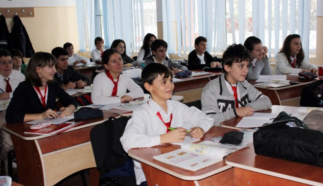 Gata vacanța! Înapoi în bănci - inapoiinbanci-1391954004.jpg