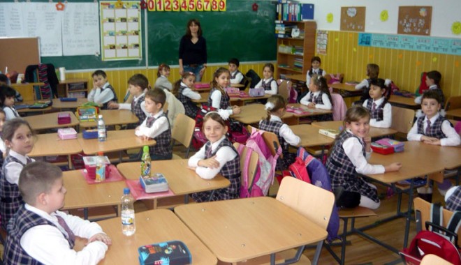 Elevii constănțeni se întorc în bănci - inapoiinbanci-1398190207.jpg