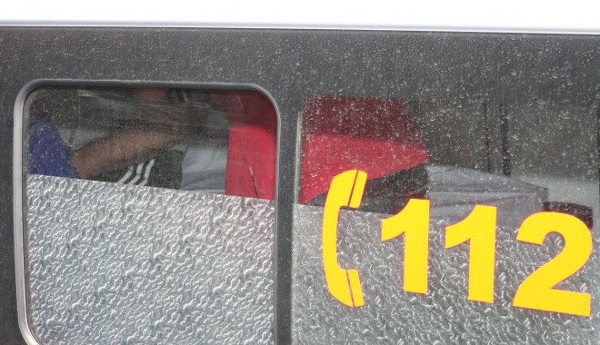 Un pompier din Călărași a intrat cu mașina în copac, în Constanța - inatanteambulantadetinutlesinat1-1405501830.jpg