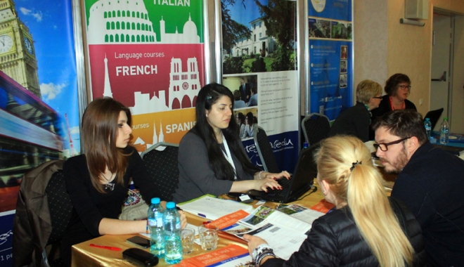 În atenția celor care vor să studieze în Marea Britanie. Condiții noi de rambursare a împrumuturilor - inatentiacelor-1487264190.jpg