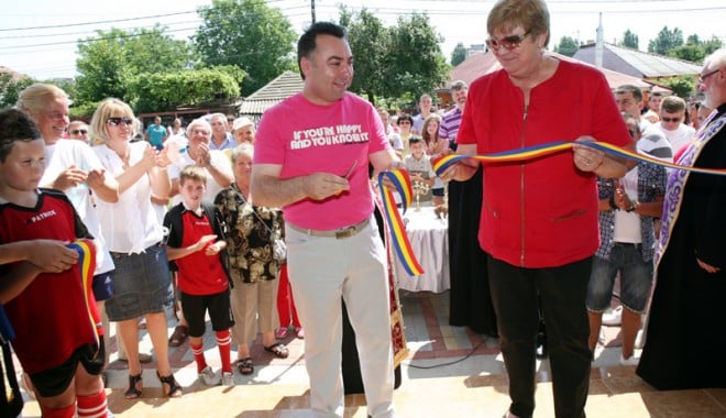 Meci de tenis cu Matei, în noua sală de sport de la Năvodari - inauguraresaladesport-1310307033.jpg