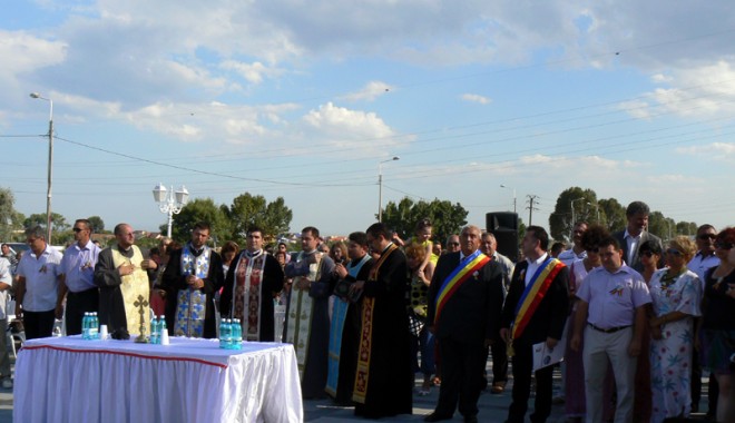 Mihai Viteazul, apărătorul orașului Năvodari - inaugurarestatuiemihaiviteazul-1313527996.jpg