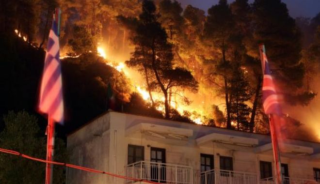 Cel puțin 74 de morți și 187 de răniți în incendiile din Grecia, însă numărul dispăruților nu a fost determinat UPDATE - inc-1532463577.jpg
