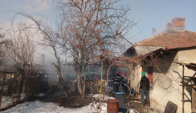 Galerie foto - video. ARDE O CASĂ DIN CONSTANȚA - inc2-1486725925.jpg