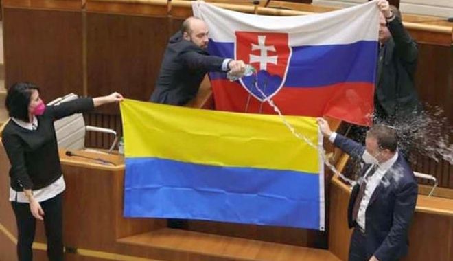 Încăierări în parlamentul slovac, generate de discuţiile privind un acord militar controversat cu SUA - incaierari-1644415772.jpg
