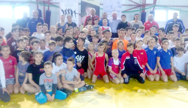 În căutarea campionilor: Cupa 1 Decembrie la lupte - incautarea-1512581032.jpg