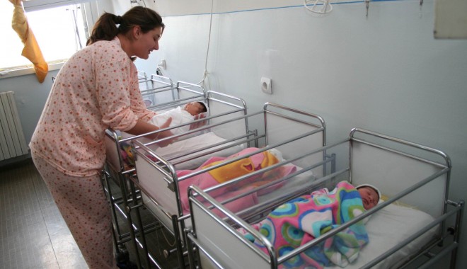 INS. Câți copii români s-au născut în străinătate - inccopiiromani-1401466882.jpg