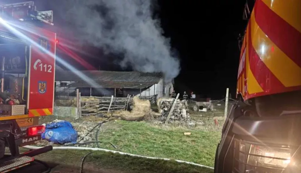 Un bărbat și-a incendiat iubita, apoi a fugit pe un cal. Femeia e în stare gravă
