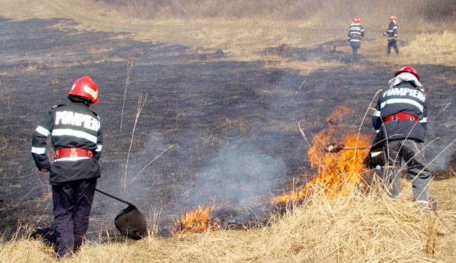 Incendierea miriștilor îi lasă pe fermieri fără subvenții - incendiereamiristilor-1406738776.jpg