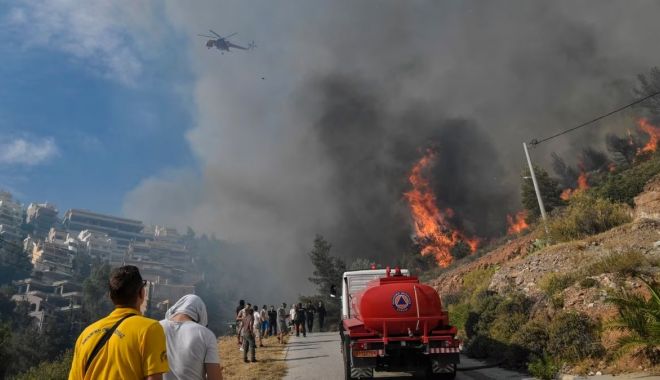 Incendiile de vegetație din Grecia amenință Atena. Autoritățile elene au solicitat ajutor