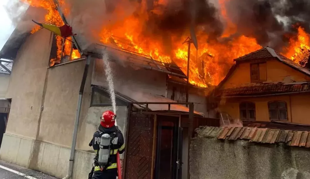 Tragedii în noaptea de Paște. Lumânările nesupravegheate au provocat incendii mortale