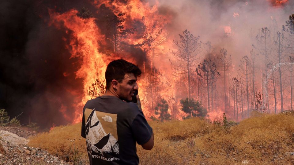 Foto - Incendiile de vegetație continuă să facă ravagii în mai multe regiuni ale lumii