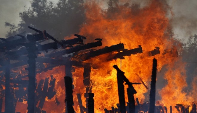 Incendiu la un adăpost de animale. O femeie și mai multe animale au murit! - incendiidaaa59768200-1351239530.jpg