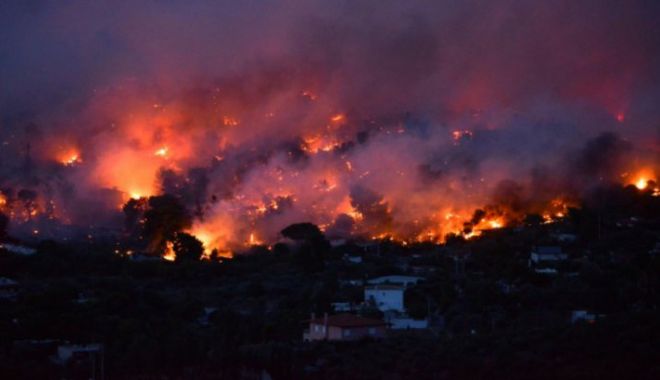 O mie de turiști evacuați din calea incendiilor din insula Samos, Grecia - incendiigrecia16563500-1566726854.jpg