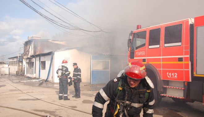 Case cuprinse de flăcări, în miez de noapte, în județul Constanța - incendiinoapte-1578690791.jpg