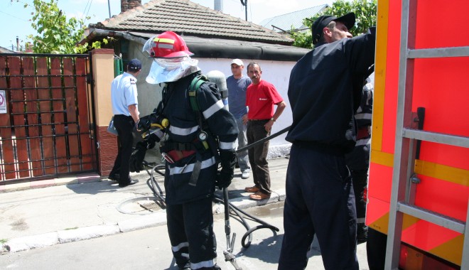 Apartament din Constanța în flăcări - incendiu-1336896644.jpg