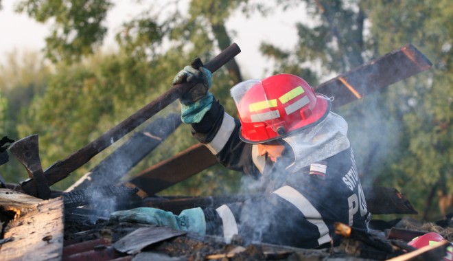 Incendiu la Cochirleni - incendiu-1337238398.jpg