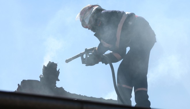 Incendiu stins cu ajutorul polițiștilor de frontieră - incendiu-1345110893.jpg