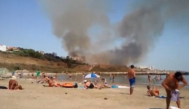 Zece hectare de vegetație uscată au ars la Trei Papuci - incendiu-1345553197.jpg