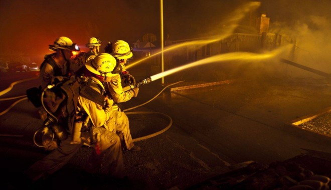 Explozie la o rafinărie din Venezuela: Cel puțin 19 morți și 53 de răniți - incendiu-1345912230.jpg