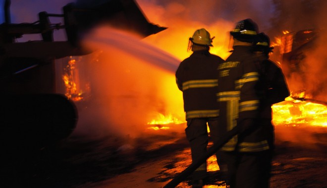ȘOCANT! O mamă și copilul său au ars de vii într-o baracă - incendiu-1350131963.jpg