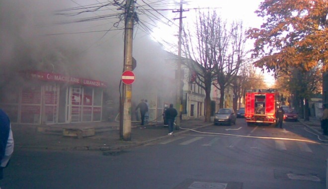 Incendiu la o casă din Mangalia - incendiu-1353782190.jpg