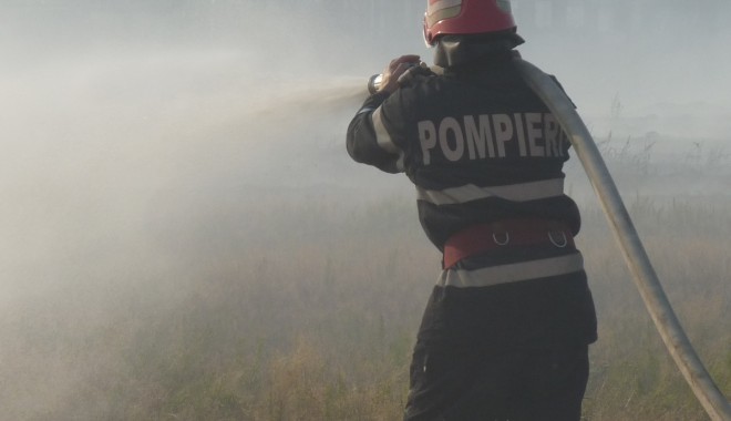 Toyota  făcută scrum  la Palazu Mare - incendiu-1354751210.jpg
