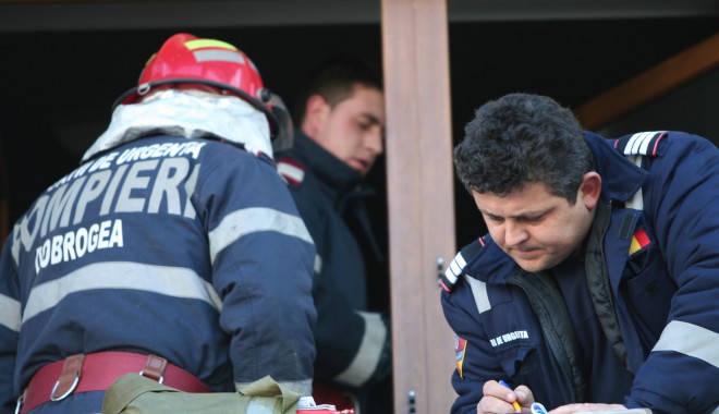 Incendiu la un depozit de vopseluri din Constanța - incendiu-1361349904.jpg