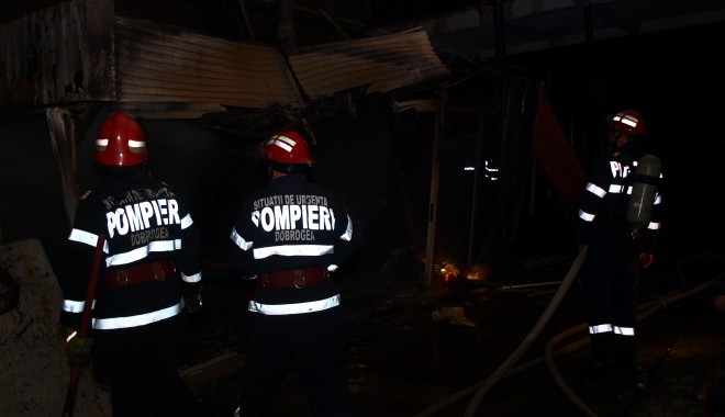 Noapte albă pentru pompierii constănțeni - incendiu-1363695534.jpg