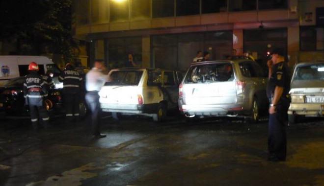 Trei mașini incendiate de un om al străzii beat și drogat - incendiu-1371798215.jpg