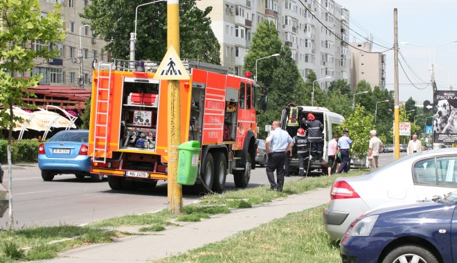 Alertă la pompieri. Arde o casă în Constanța - incendiu-1372321913.jpg