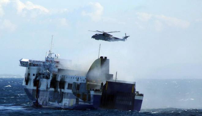Cel puțin 13 morți în urma tragediei din Marea Adriatică - incendiu-1420027150.jpg