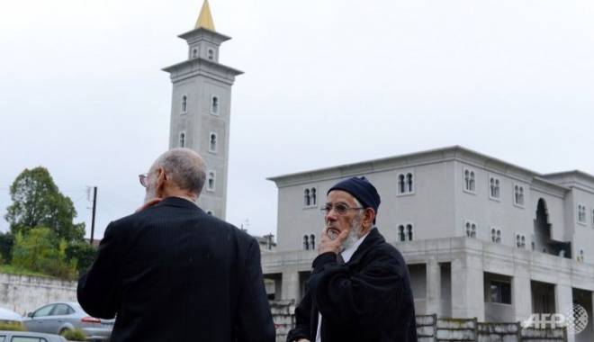 Incendiu la o moschee în construcție din Poitiers, Franța - incendiu-1421079586.jpg