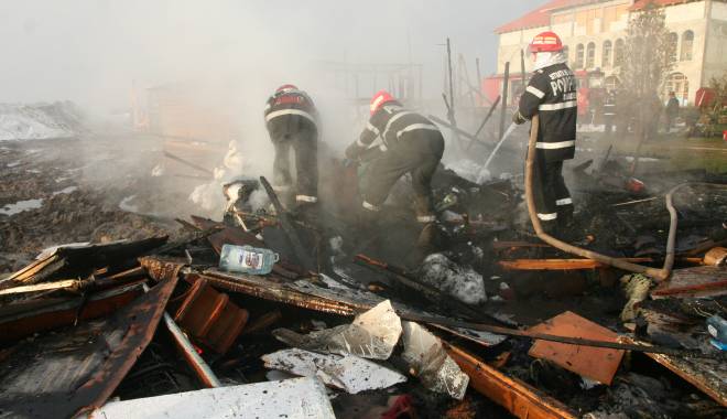 Casă în flăcări! - incendiu-1442923203.jpg