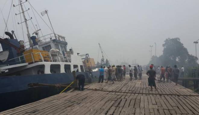 Incendiu în cala unui cargou indonezian - incendiu-1444381942.jpg