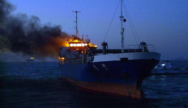 Incendiu pe o navă, în Suez - incendiu-1452427092.jpg