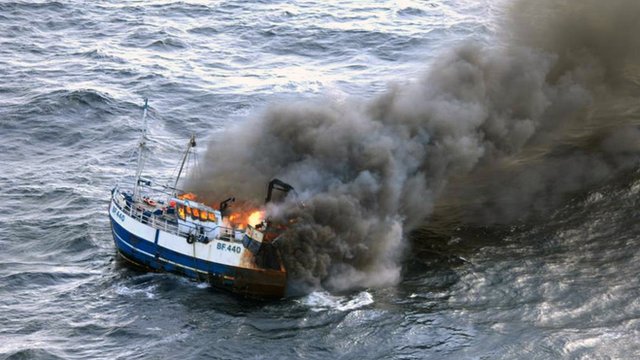 Incendiu pe un vas de pescuit, în Oceanul Indian - incendiu-1459689492.jpg