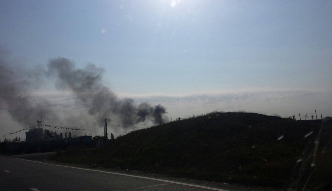 Incendiu în Constanța. Intervin două autospeciale de pompieri - incendiu-1474012167.jpg