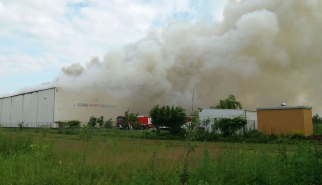 Incendiul din Dărăști nu a fost încă stins. Arde mocnit - incendiu-1495963456.jpg