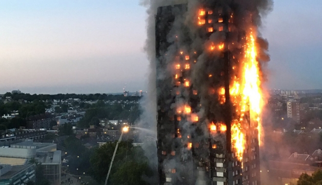 Incendiu devastator la Londra.  Un bloc turn a ars din temelii - incendiu-1497444154.jpg