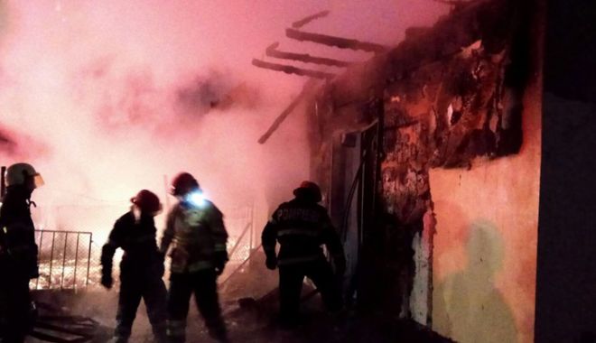 Incendiu devastator în județul Constanța. Doi bărbați, carbonizați - incendiu-1520011678.jpg