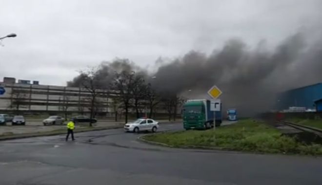 VIDEO / Alertă în urma unui incendiu puternic! Oamenii, sfătuiți să stea în case - incendiu-1522597736.jpg