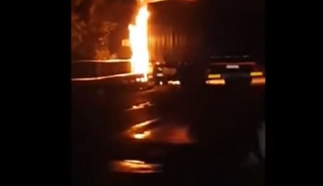 VIDEO / Accident grav. Trei persoane carbonizate după ce mașina lor a fost lovită de un TIR - incendiu-1540103382.jpg