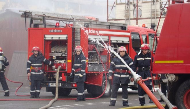 Incendiu violent la o navă din Portul Constanța Sud Agigea - incendiu-1540543482.jpg