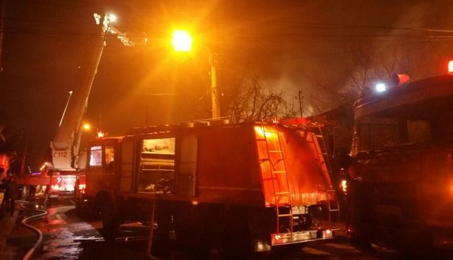 Incendiu puternic în Constanța. O PERSOANĂ A DECEDAT - incendiu-1543130186.jpg