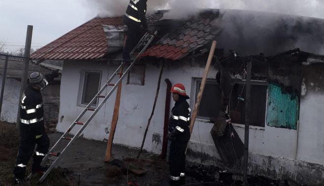 Incendiu puternic în județul Constanța. Ard chiliile de la o mănăstire - incendiu-1544599526.jpg